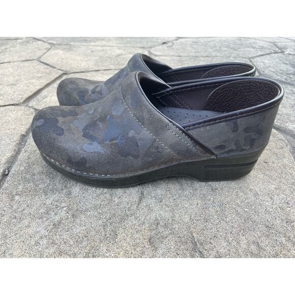 Dansko Leather Camoflauge Clogs Size 39 - Picture 1 of 7